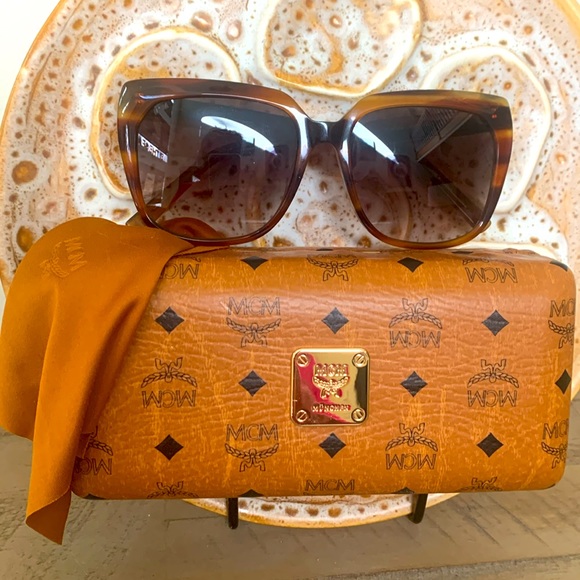 MCM Bundle Sunglasses with Hard Case & Cleaning Cloth New and Authentic - Picture 10 of 15